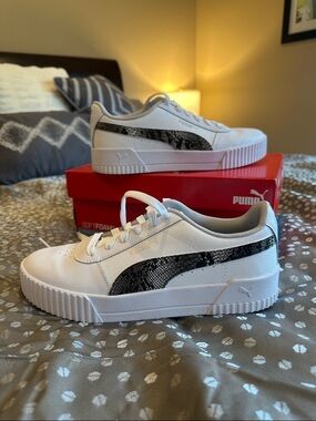 NWT Puma Carina Snake 8.5 
White Sneakers with Black Snake-Print Formstrip